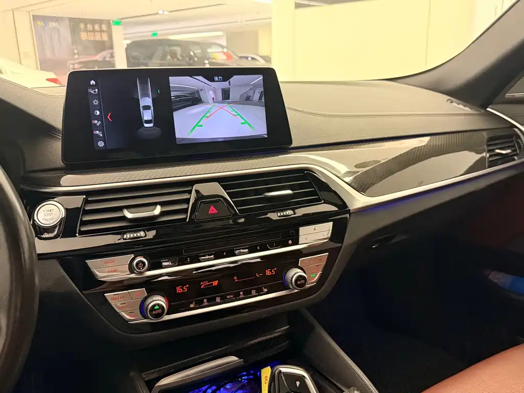 BMW 5 Series 2018 — фото 13