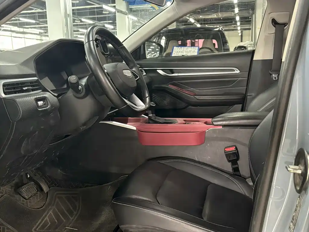 Geely Emgrand 2024