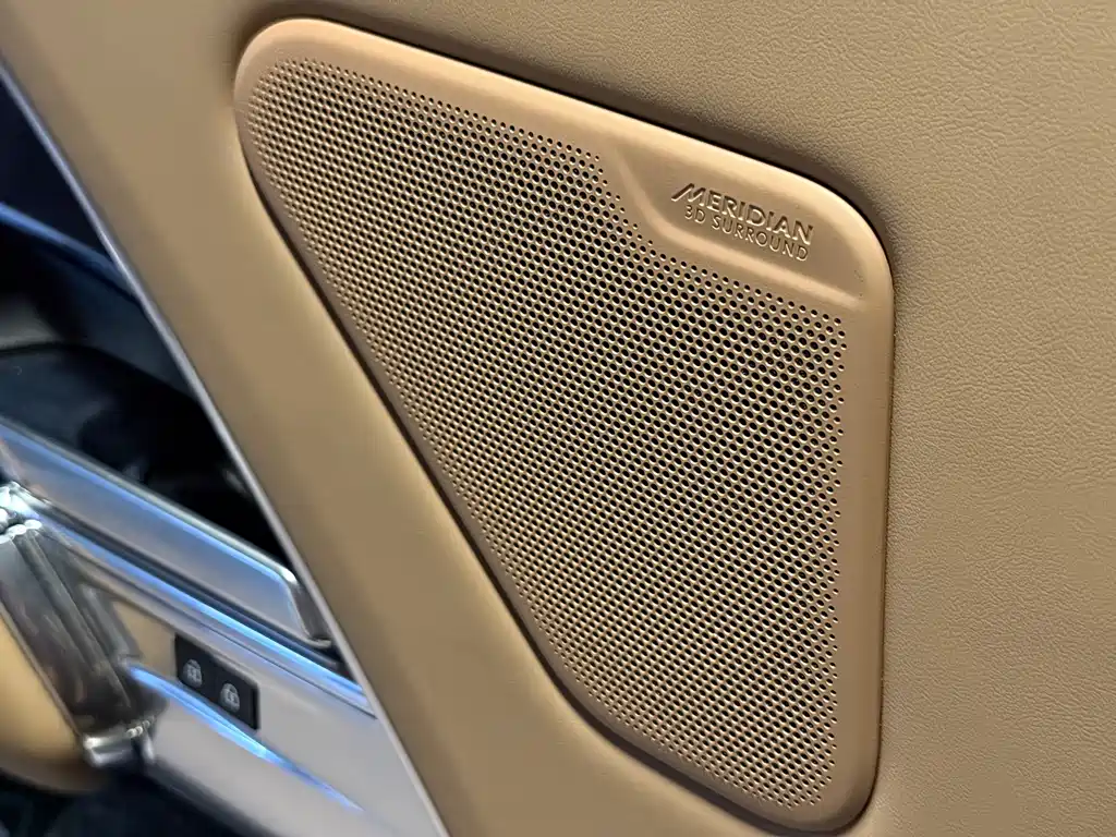 Land Rover Range Rover 2023 — фото 19