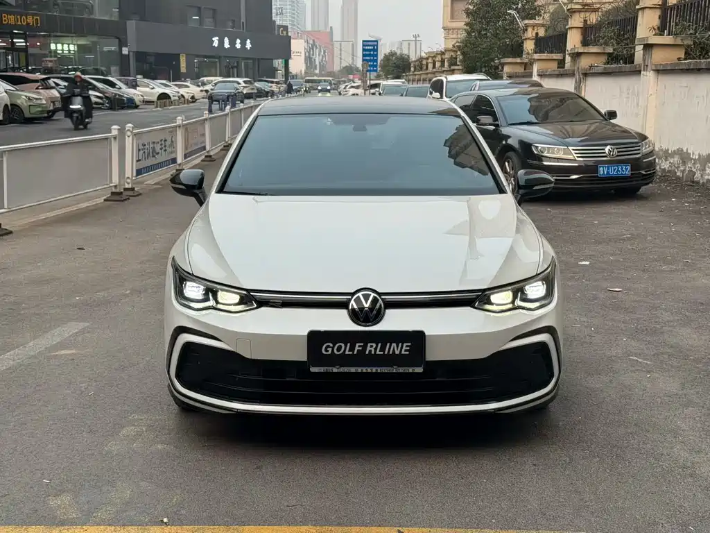 Volkswagen Golf 2024 — фото 2