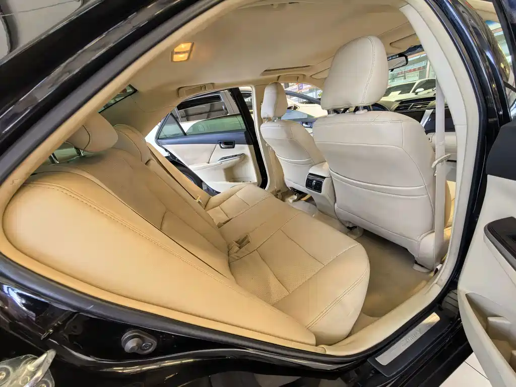 Toyota Camry 2015 — фото 10