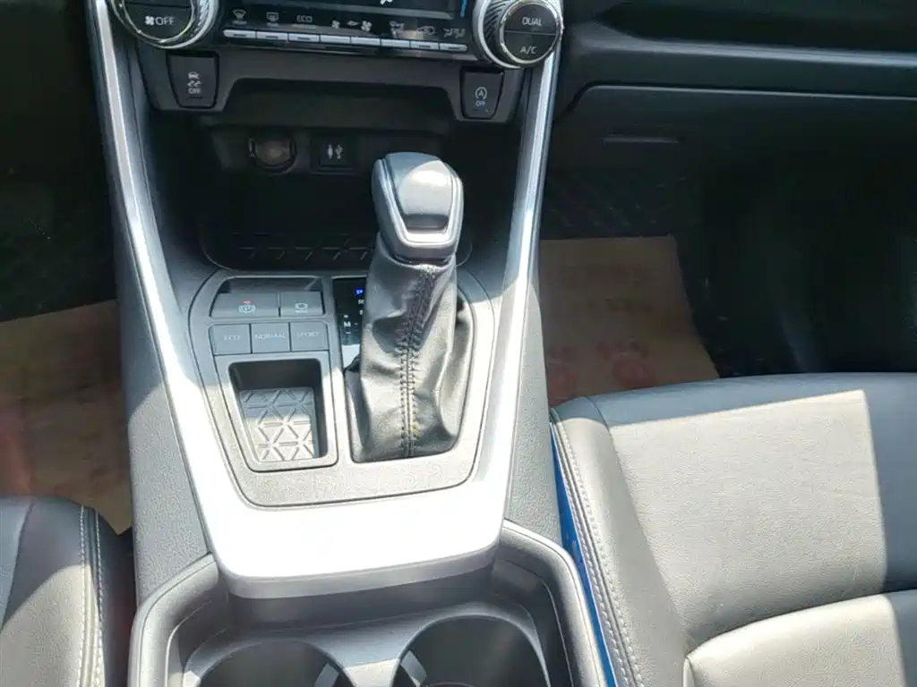 Toyota Wildlander 2023 — фото 14