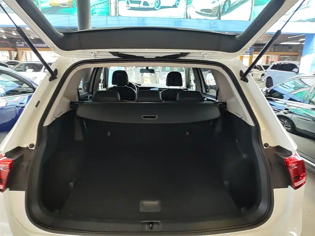 Volkswagen Tiguan L 2022 — фото 19