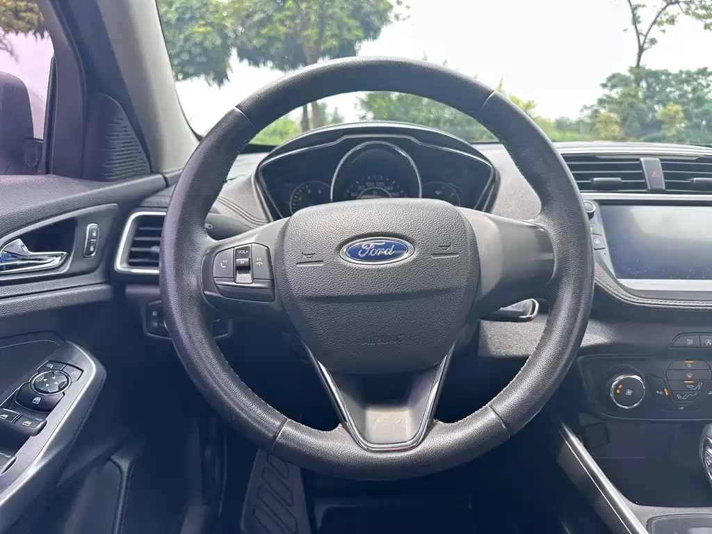 Ford Escort 2019 — фото 13