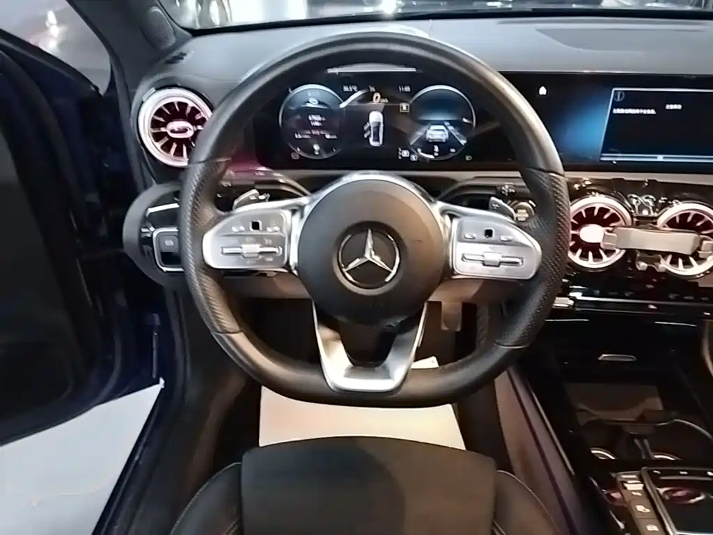Mercedes-Benz A-Class 2020 — фото 11