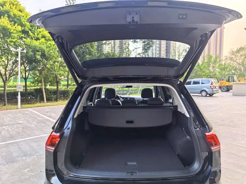 Volkswagen Tiguan L 2021 — фото 16