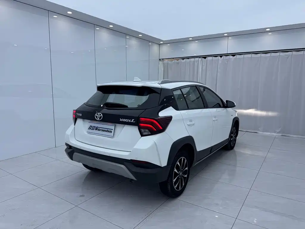 Toyota Yaris L 2022
