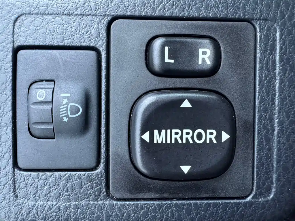 Toyota Yaris L 2022 — фото 10