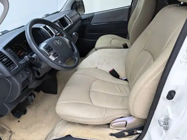 Toyota HIACE 2014