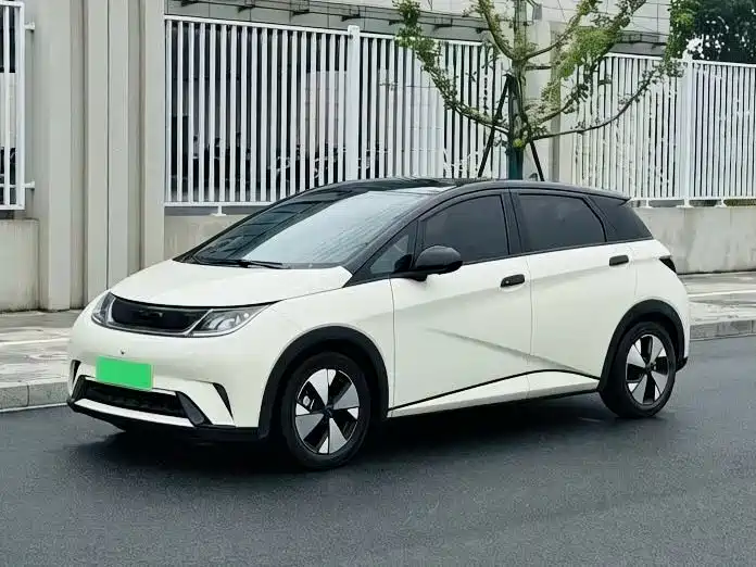 BYD Dolphin 2023 — фото 1