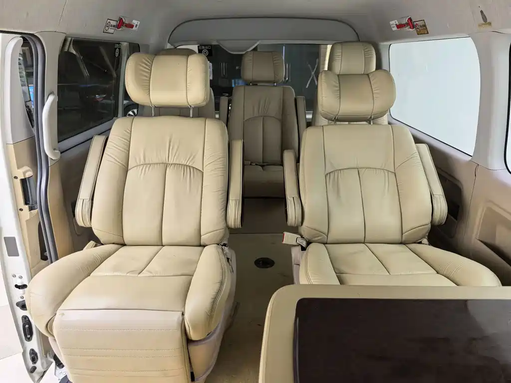 Toyota HIACE 2014 — фото 12