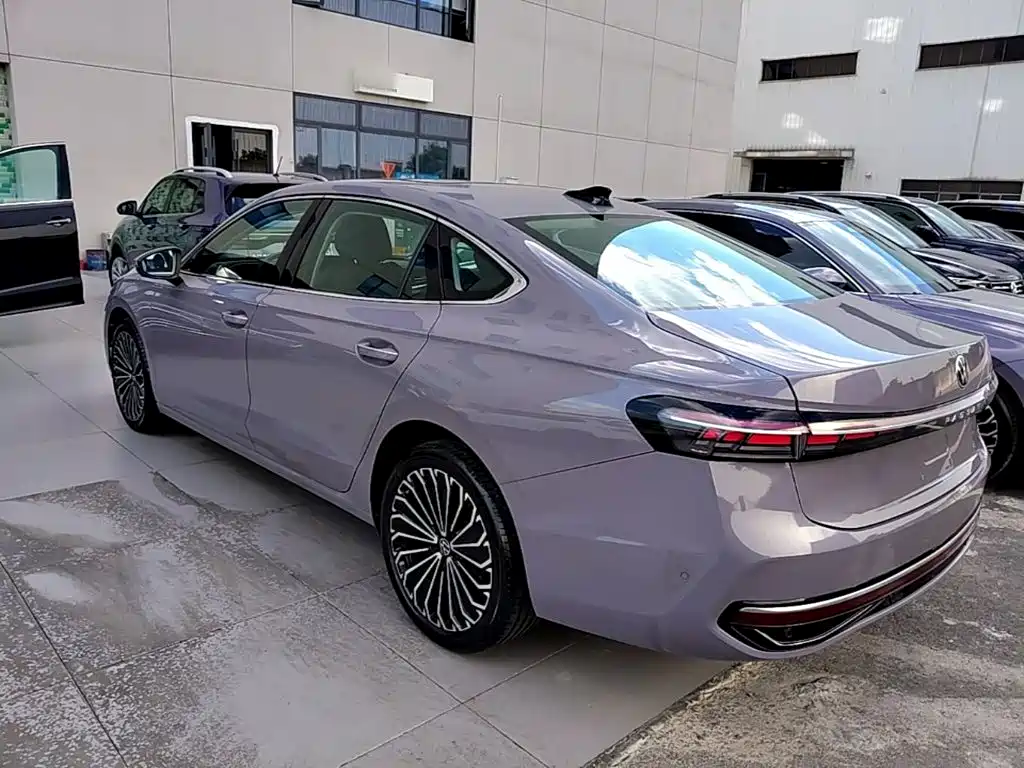 Volkswagen Passat 2024