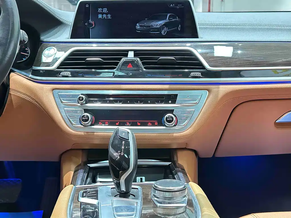 BMW 7 Series 2016 — фото 12