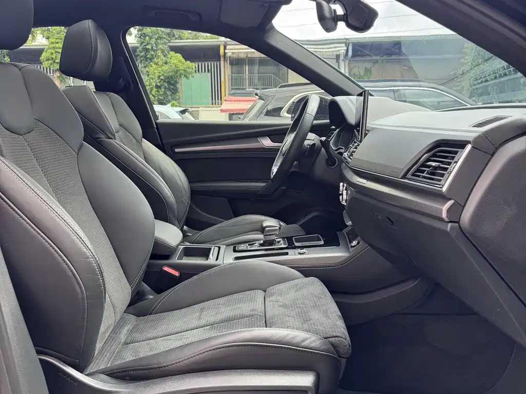Audi Q5L Sportback 2023 — фото 15