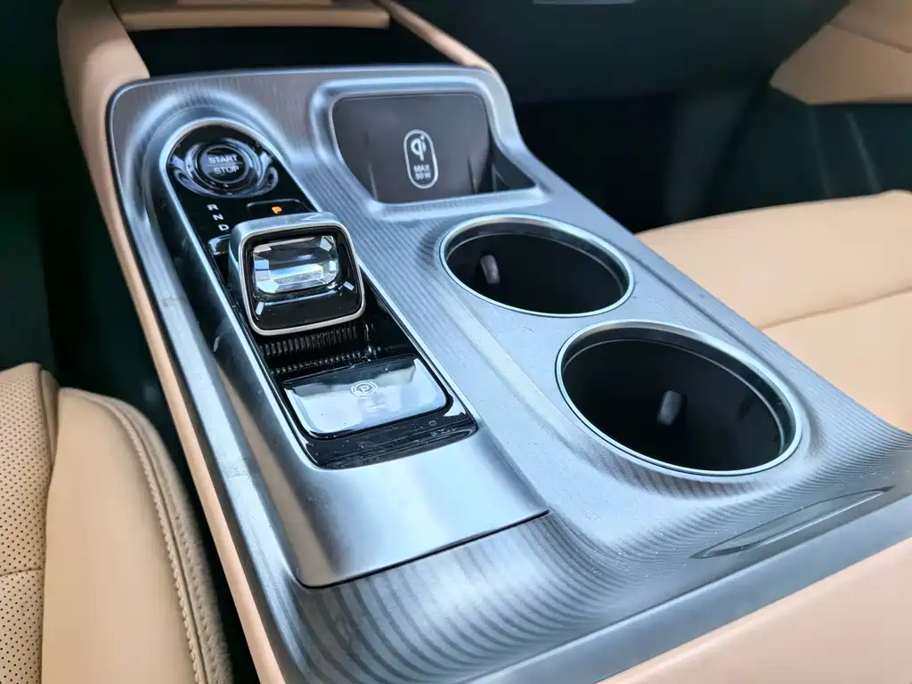 GAC Trumpchi E8 PHEV 2024 — фото 16