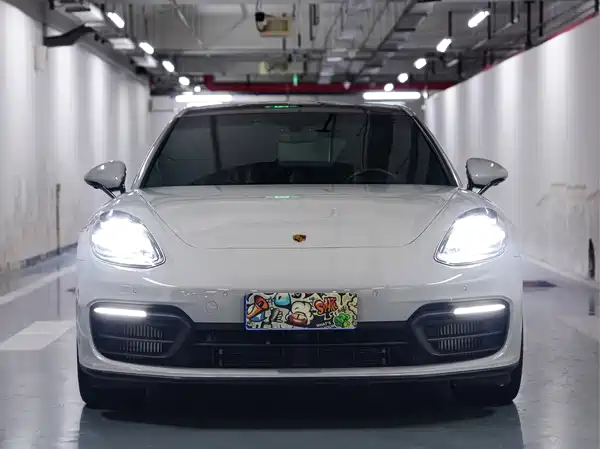 Porsche Panamera 2023
