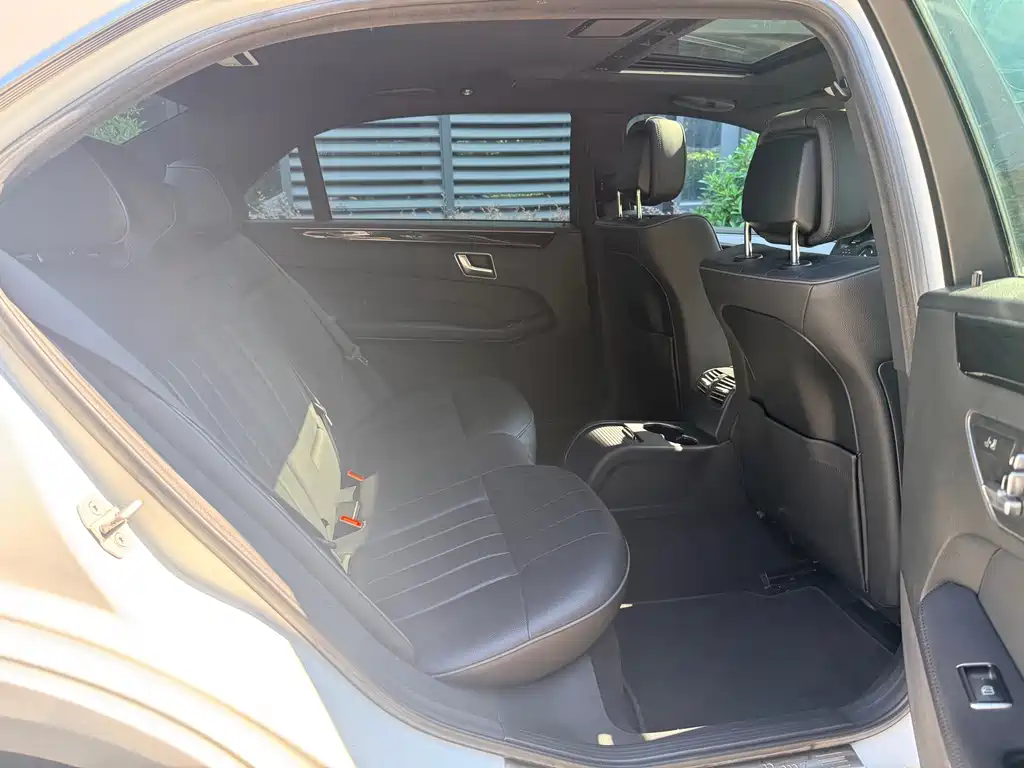 Mercedes-Benz E-Class 2015 — фото 10