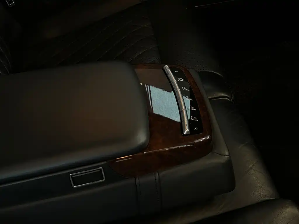 Mercedes-Benz S-Class AMG 2010 — фото 11