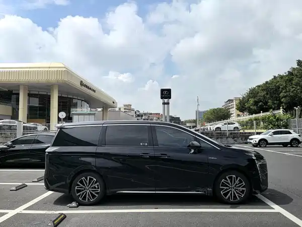 GAC Trumpchi E8 PHEV 2024
