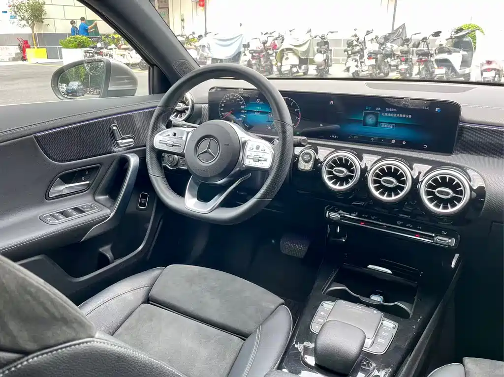 Mercedes-Benz A-Class 2021 — фото 19