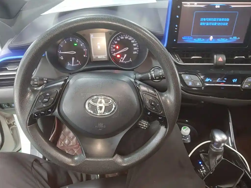 Toyota C-HR 2020 — фото 11