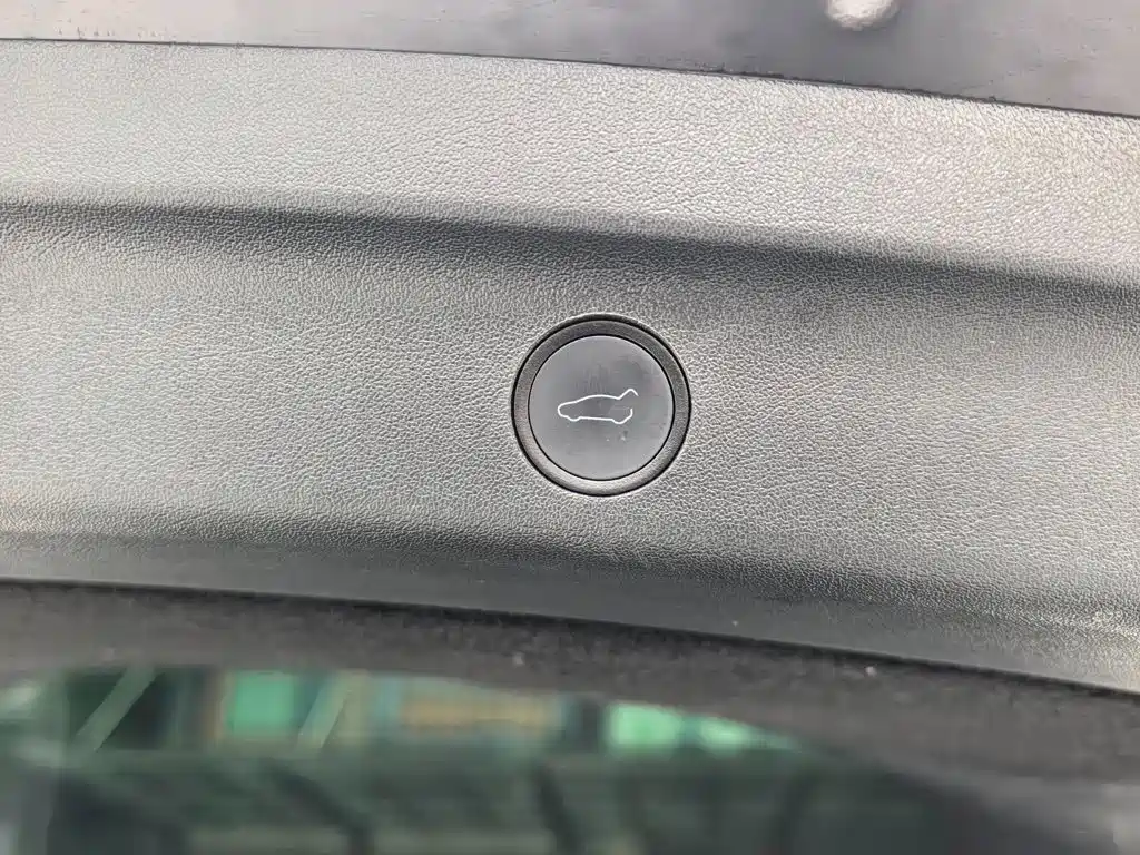 Tesla Model Y 2023 — фото 11