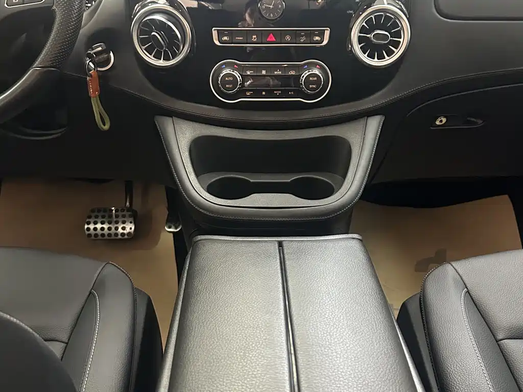 Mercedes-Benz Vito 2022 — фото 12