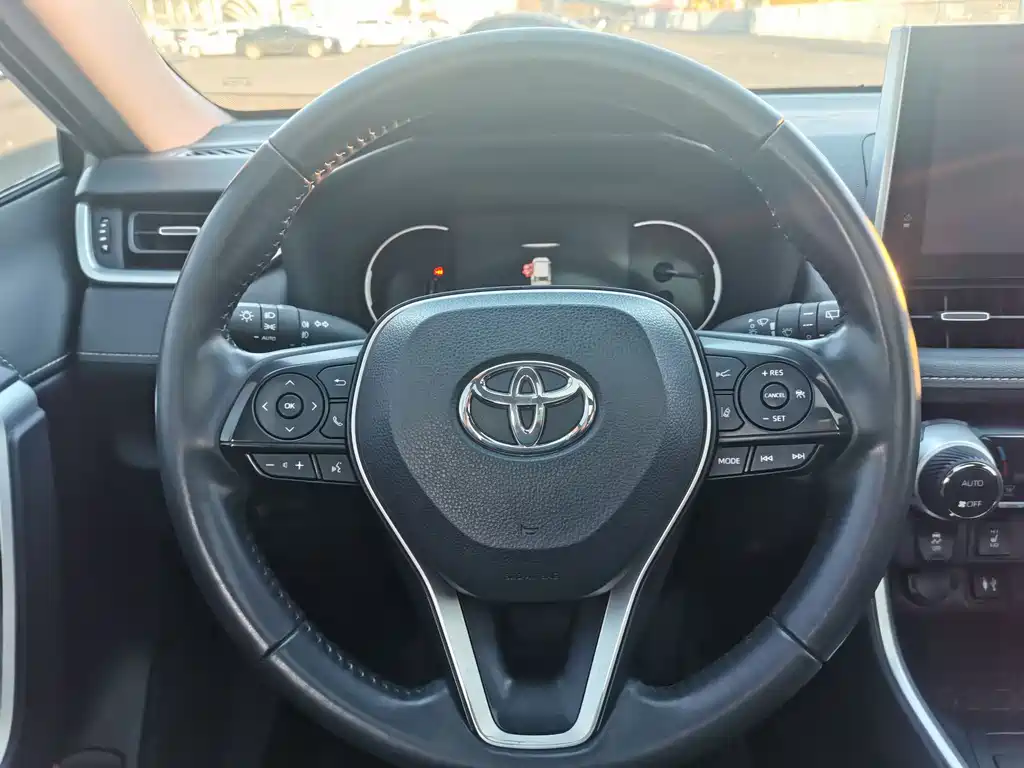 Toyota RAV4 2019 — фото 13