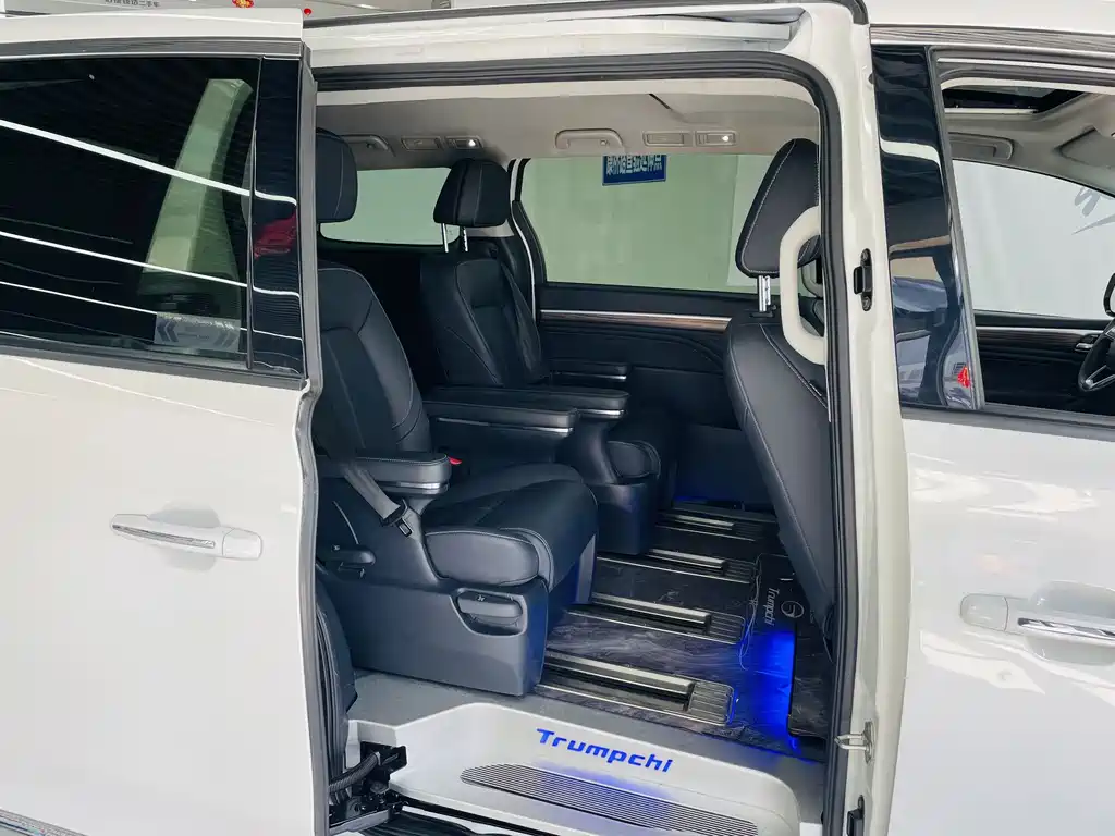 GAC Motor Trumpchi M8 2022 — фото 13