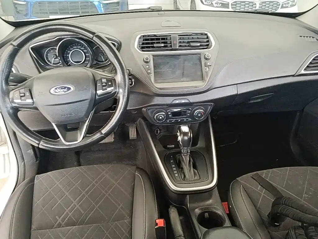 Ford Escort 2019 — фото 10