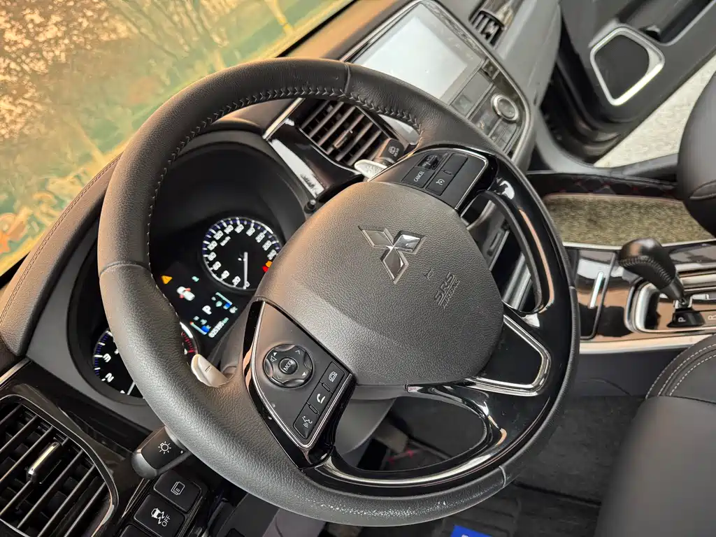 Mitsubishi Outlander 2019 — фото 9