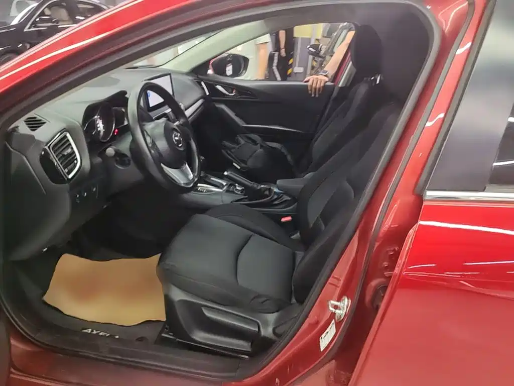 Mazda 3 Axela 2017 — фото 15