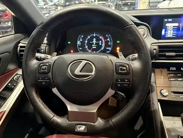 Lexus IS 2018