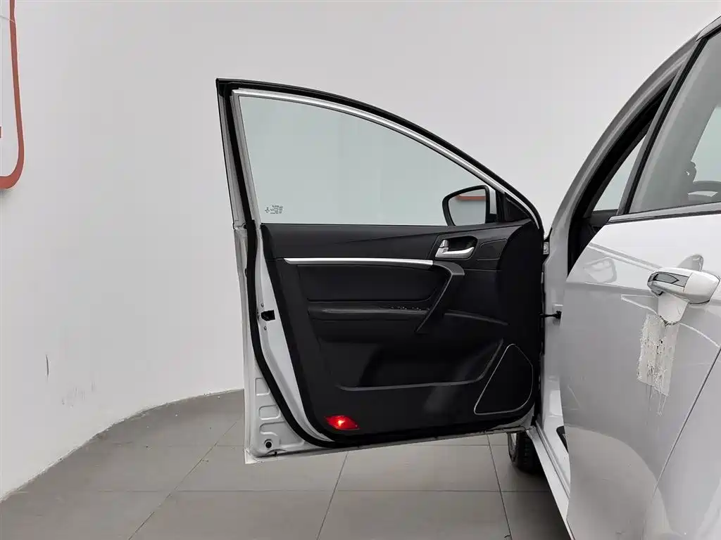 Geely Emgrand 2015 — фото 8