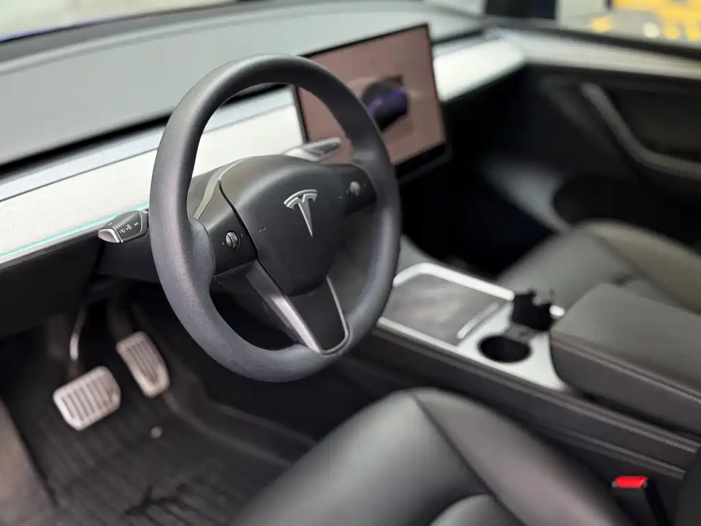Tesla Model Y 2023 — фото 13