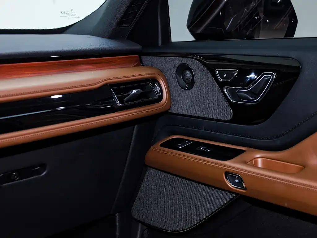 Lincoln Aviator 2024 — фото 13