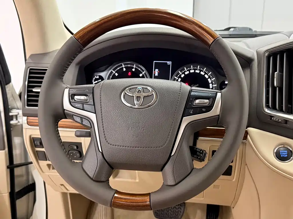 Toyota Land Cruiser 2018 — фото 6