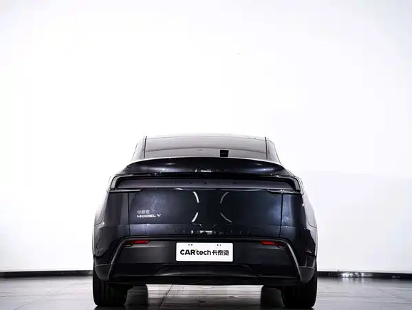 Tesla Model Y 2025