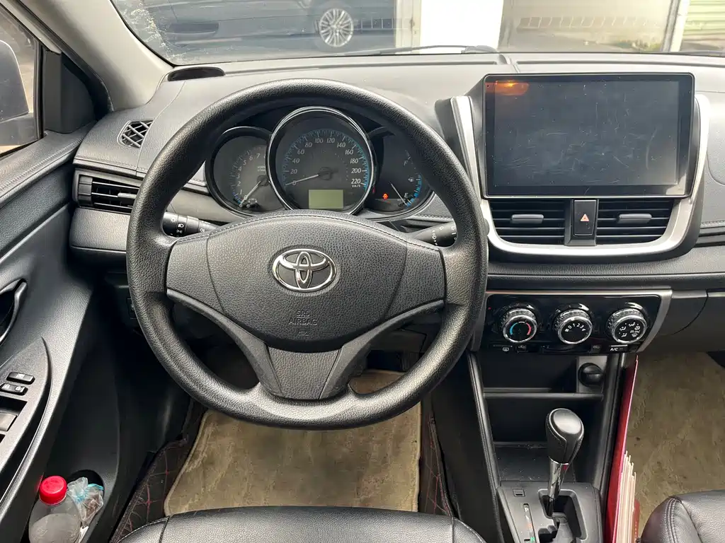 Toyota Yaris L 2018 — фото 10
