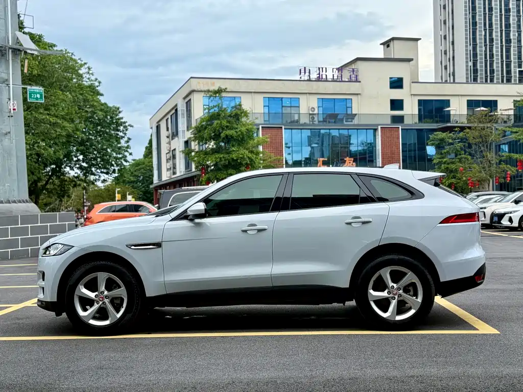Jaguar F-PACE 2016 — фото 9