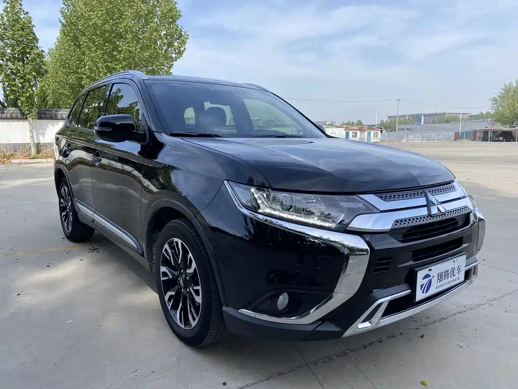 Mitsubishi Outlander 2020 — фото 3