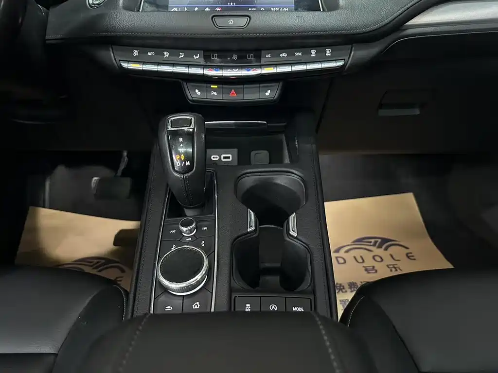 Cadillac XT4 2018 — фото 12