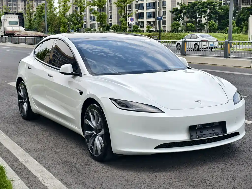 Tesla Model 3 2024 — фото 21