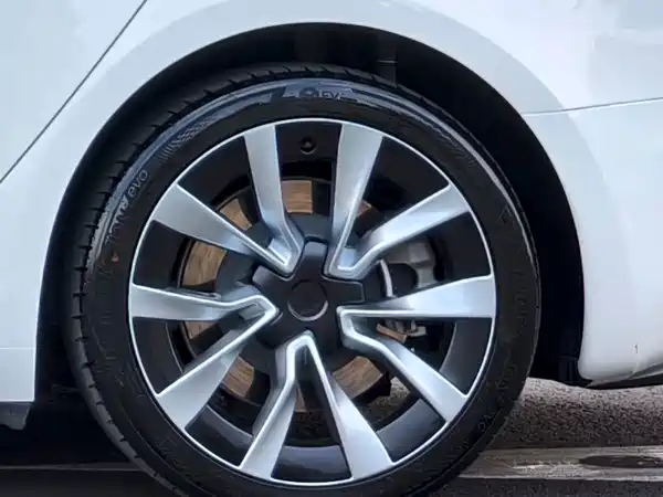 Tesla Model 3 2024
