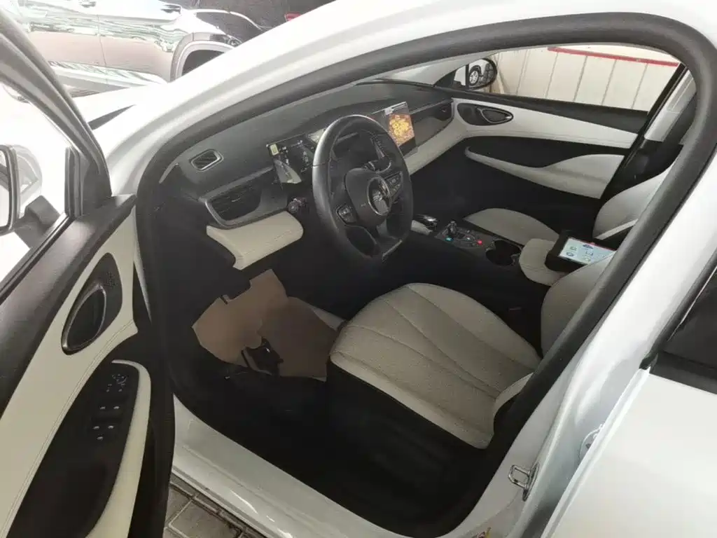 BYD Seal 05 DM-i 2025 — фото 15