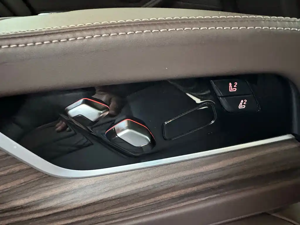 BMW 5 Series 2020 — фото 11