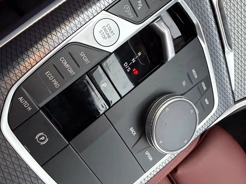 BMW 3 Series 2025 — фото 11