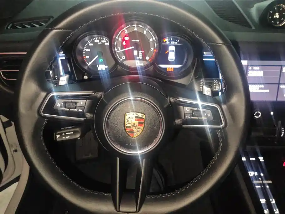 Porsche Macan 2023 — фото 15