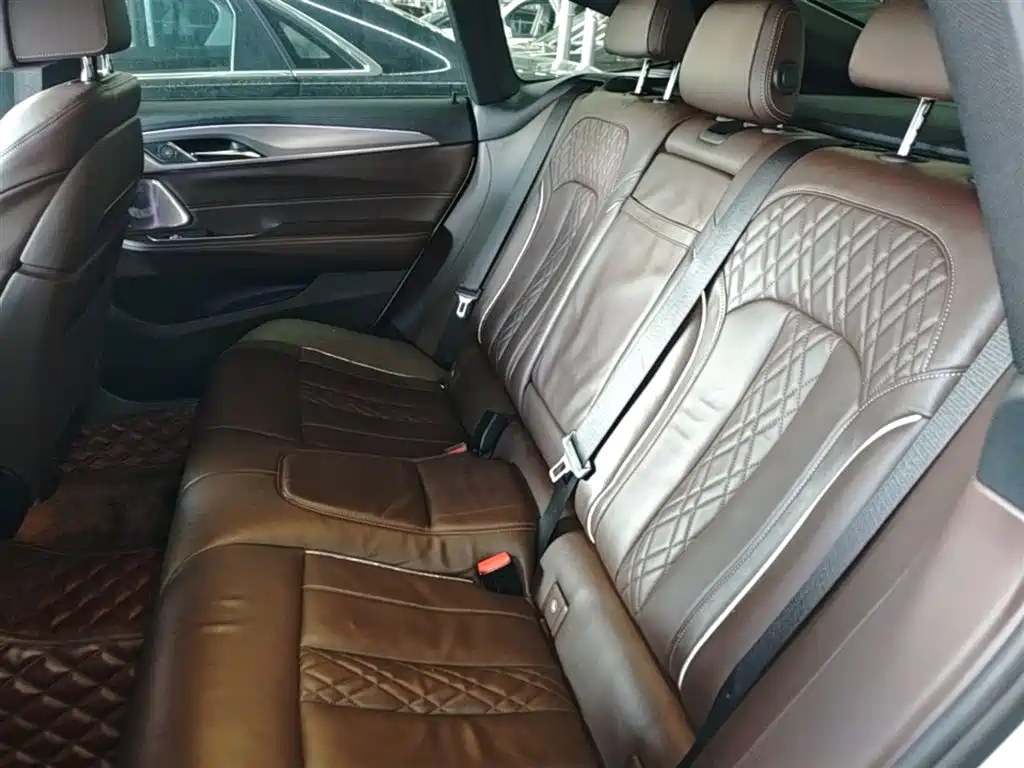 BMW 6 Series GT 2019 — фото 17