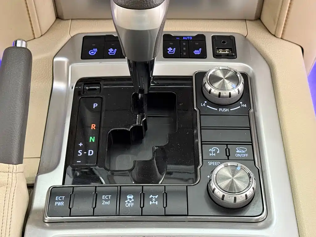 Toyota Land Cruiser 2020 — фото 9